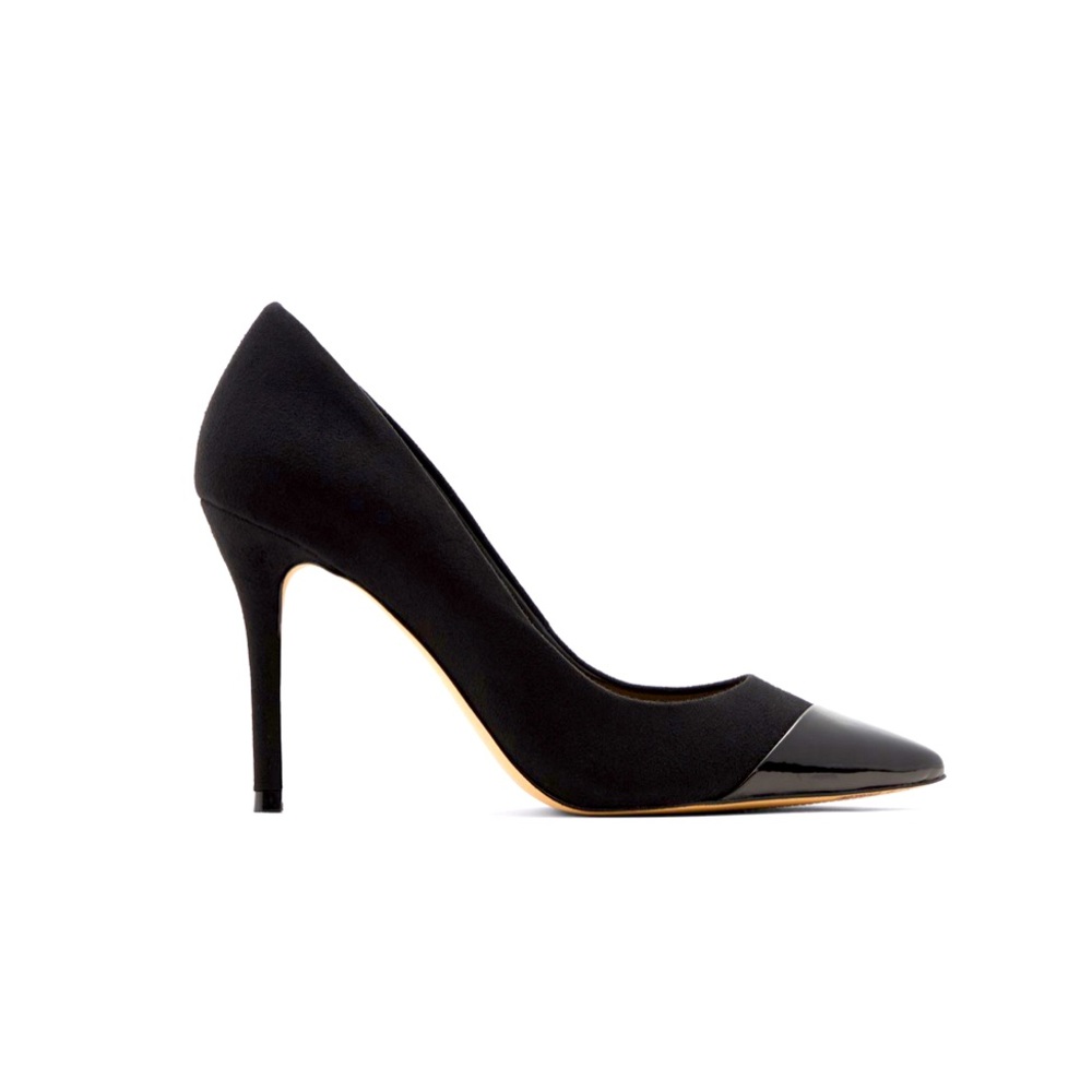 Black Pumps
